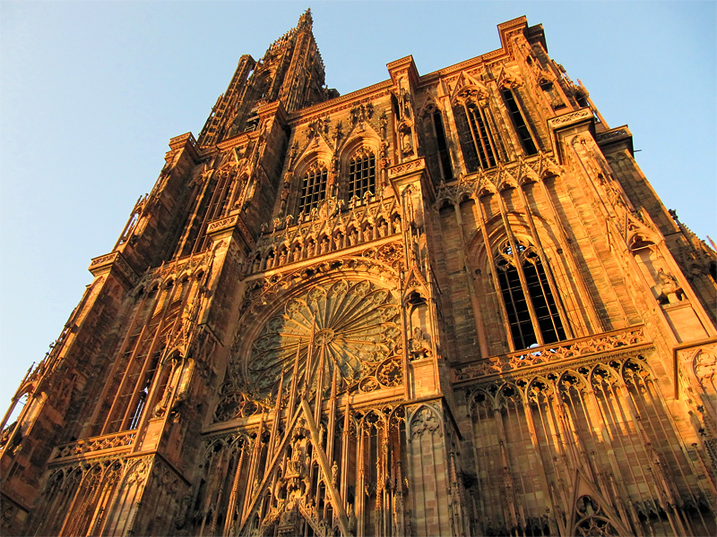 http://www.info-alsace.com/wp-content/uploads/2014/08/alsace-cathedrale-strasbourg.jpg